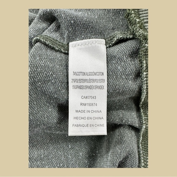 Standard Grace - Mossy Green Leopard Top M - Picture 9 of 11